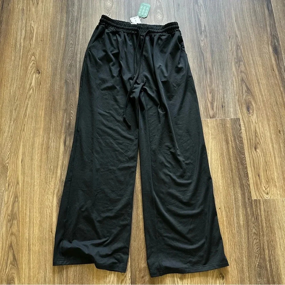 UEU Women’s Skin Friendly Wide Leg Pants Black Medium NWT Sensory Soft Stretch - Picture 1 of 6